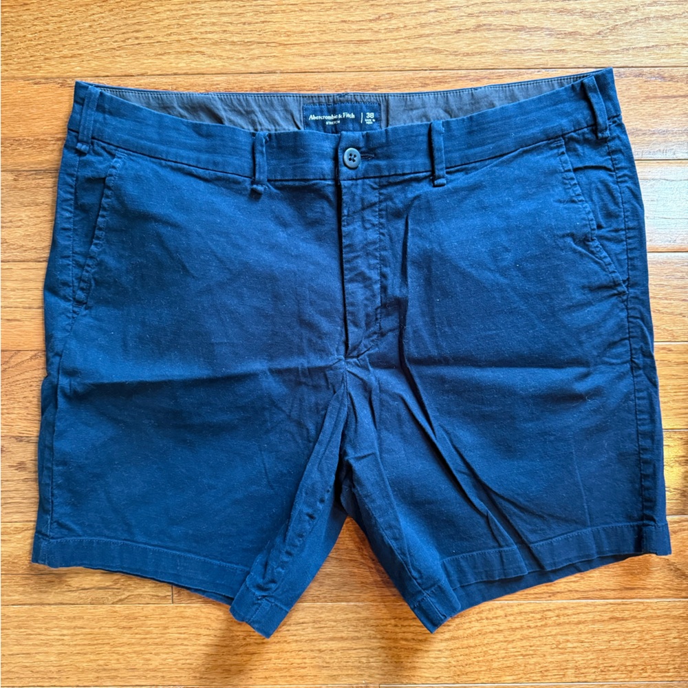 Men’s Abercrombie & Fitch chino shorts - 7” inseam